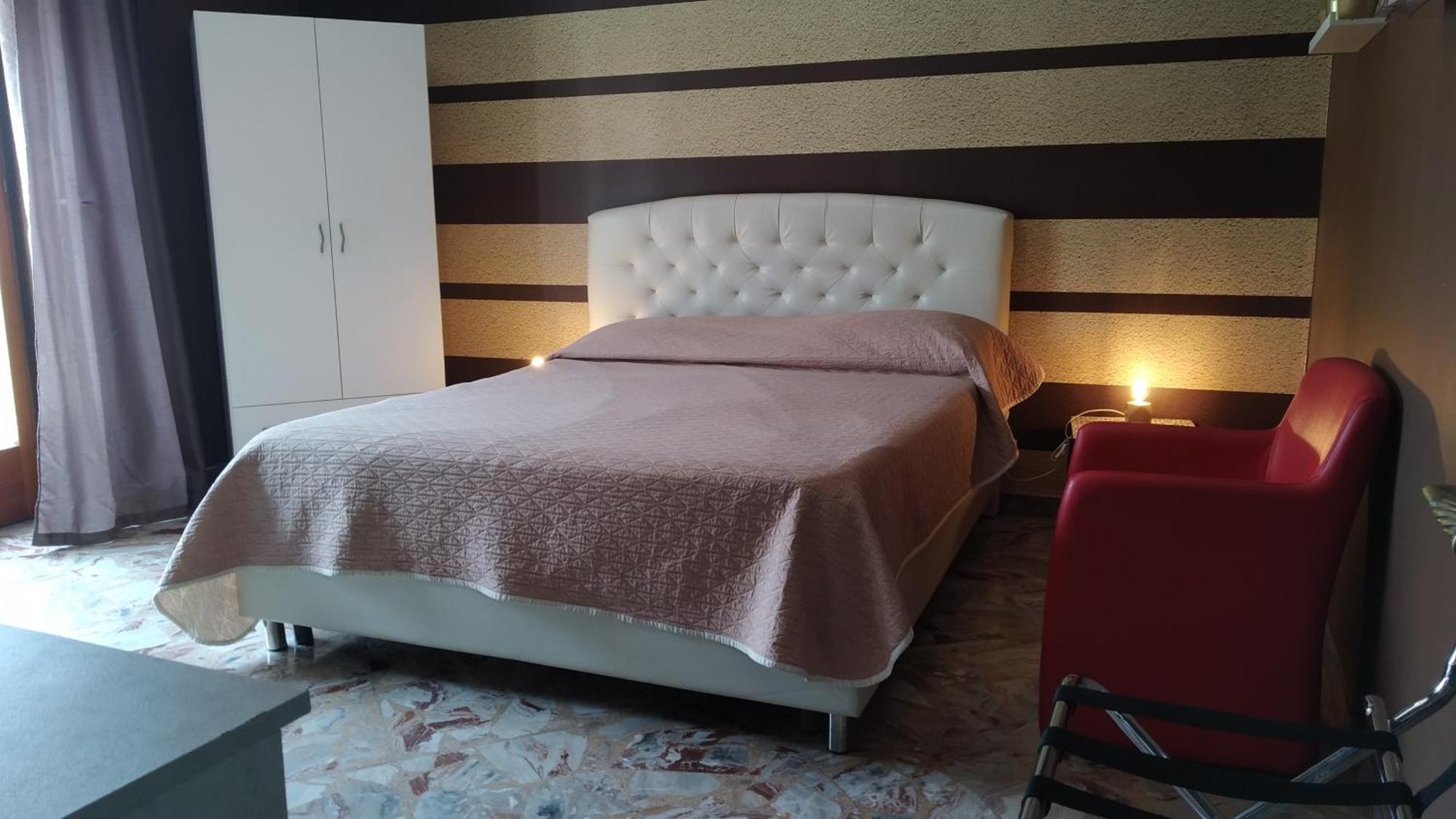 Cconforthotels R&B Semplici Emozioni Бари Екстериор снимка